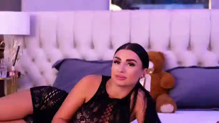 2025/09/16/flirt4free-isabelle-hunt-10-17-57