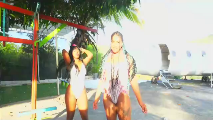 mansion-girls