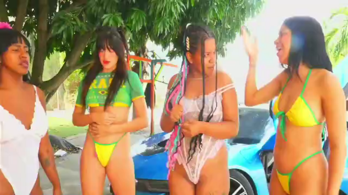 mansion-girls