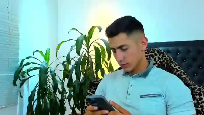 2025/09/16/flirt4free-zach-price-10-10-54