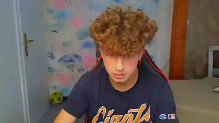 2025/09/17/flirt4free-valentin-martel-10-25-43