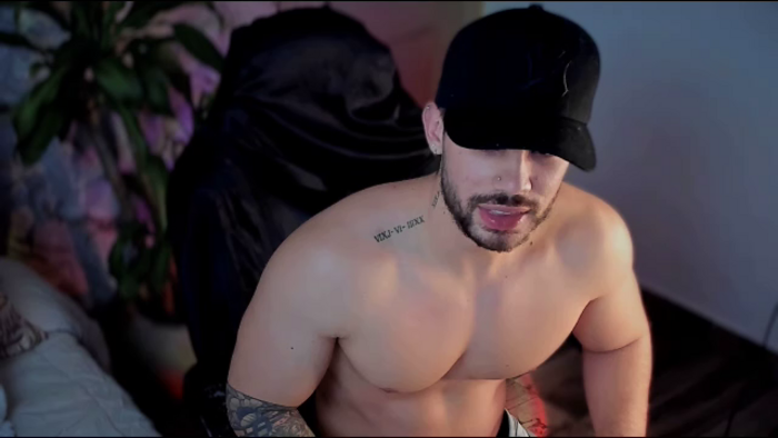 valenthino-king