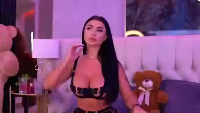 2025/09/19/flirt4free-isabelle-hunt-08-13-47