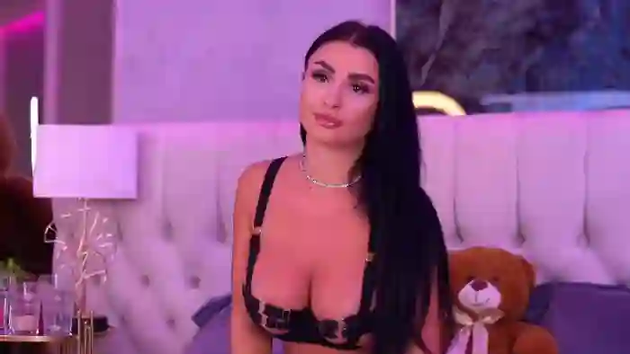 2025/09/19/flirt4free-isabelle-hunt-11-41-15
