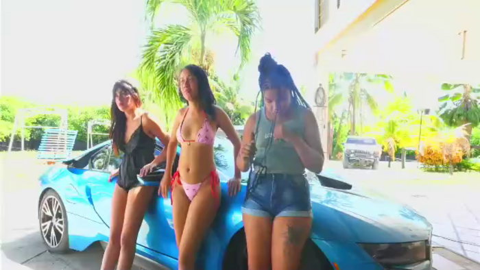 mansion-girls