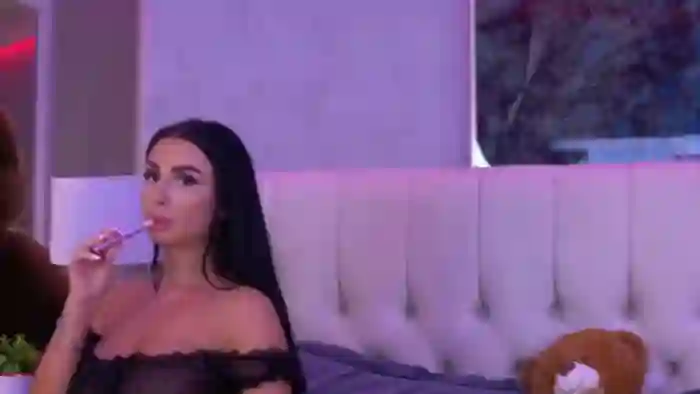 2025/09/22/flirt4free-isabelle-hunt-10-34-08