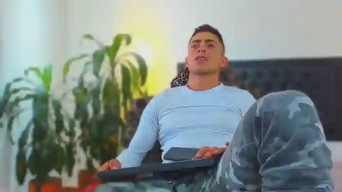 2025/09/24/flirt4free-zach-price-19-31-13