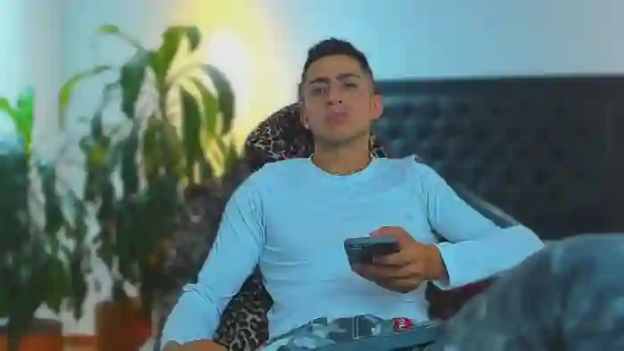 2025/09/24/flirt4free-zach-price-21-38-36