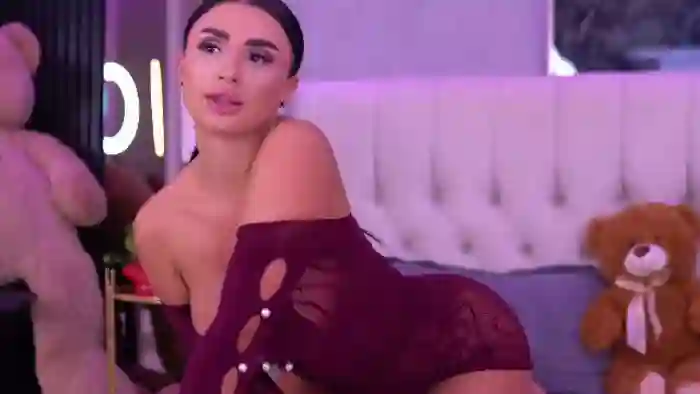 2025/09/25/flirt4free-isabelle-hunt-10-18-39