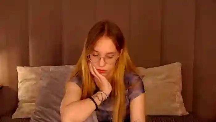 2025/09/25/flirt4free-lina-lewitt-17-51-12