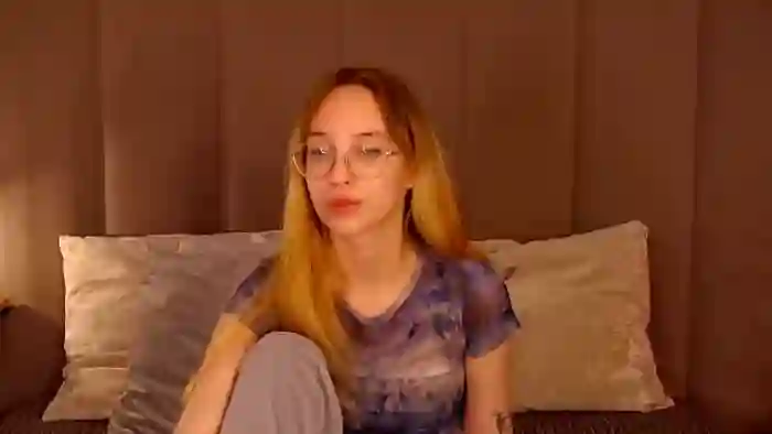 2025/09/25/flirt4free-lina-lewitt-18-45-10