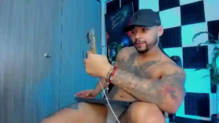 2025/09/26/flirt4free-nikola-hank-08-10-33