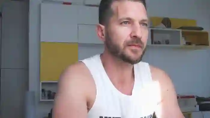 2025/09/28/flirt4free-hadess-09-09-23