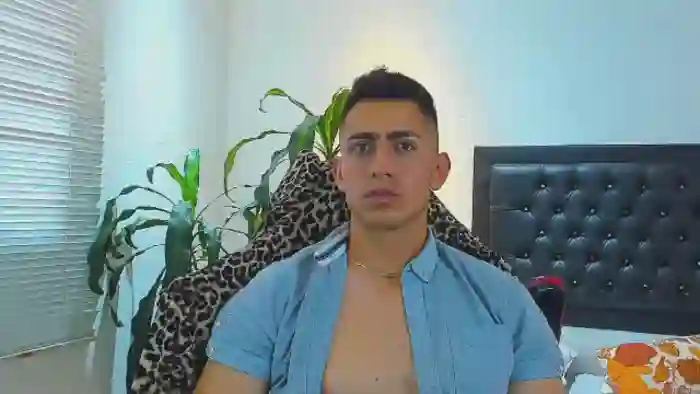 2025/09/28/flirt4free-zach-price-17-59-55