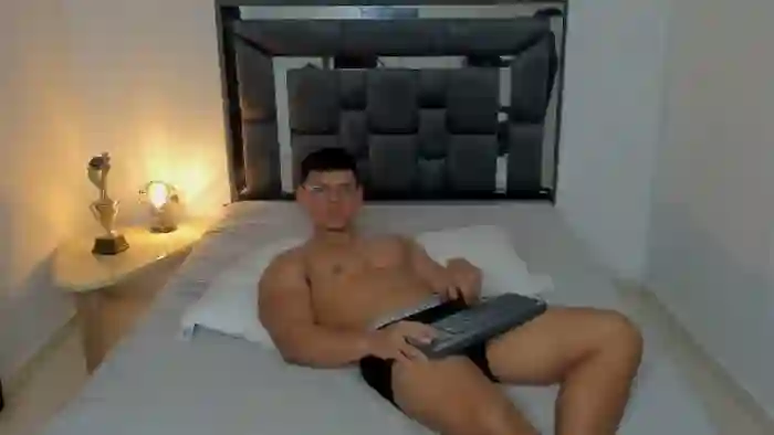 2025/10/03/flirt4free-stefan-lennox-19-46-26
