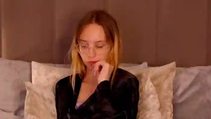 2025/10/07/flirt4free-lina-lewitt-00-08-20