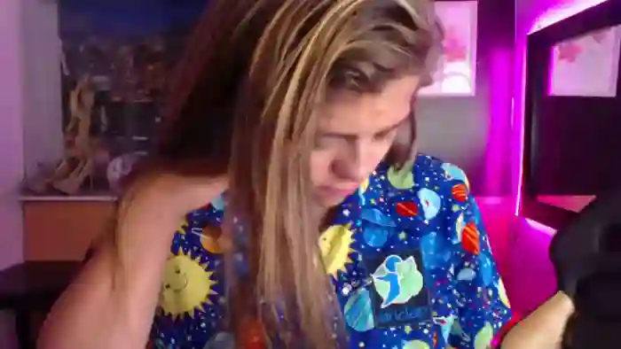 2025/10/10/flirt4free-kitten-dolli-08-31-07