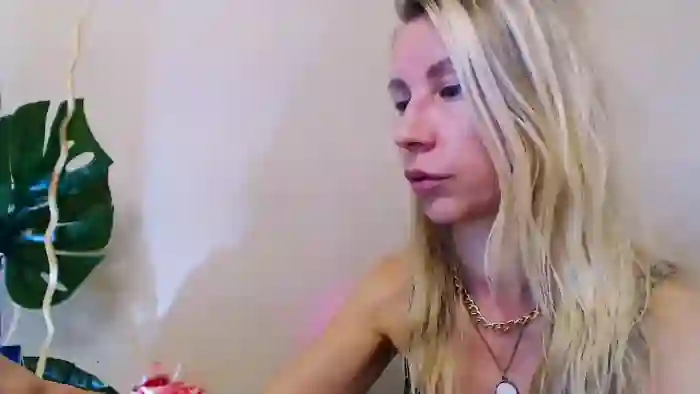 2025/10/10/flirt4free-olivia-candy-13-04-43