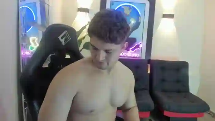 2025/10/10/flirt4free-oliver-whitee-02-25-45