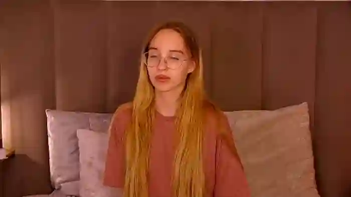 2025/10/13/flirt4free-lina-lewitt-23-00-36