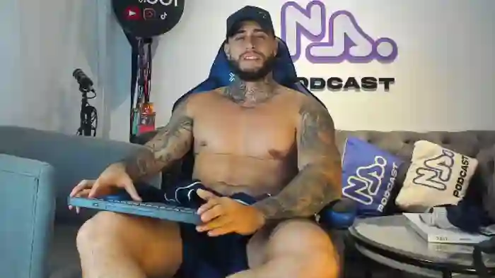 2025/10/15/flirt4free-magic-mak-02-00-42
