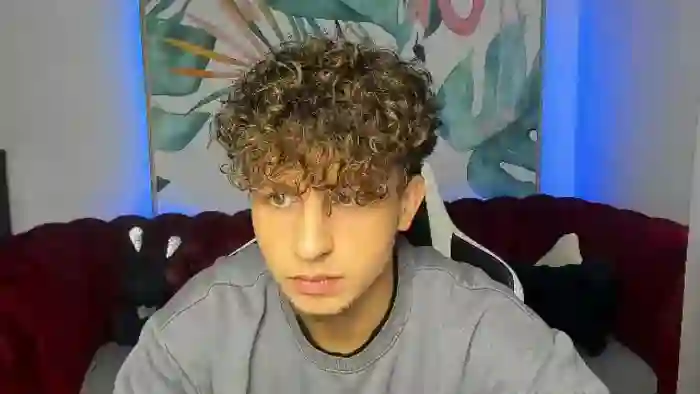 2025/10/15/flirt4free-valentin-martel-09-10-58