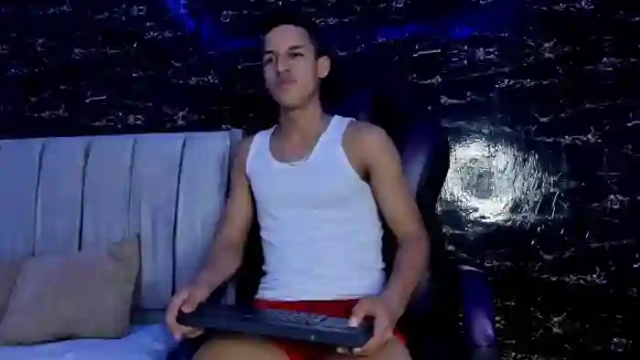2025/10/17/flirt4free-lysander-smith-05-00-45