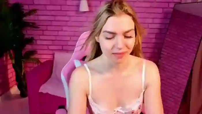 2025/10/18/flirt4free-margo-winsor-02-55-42