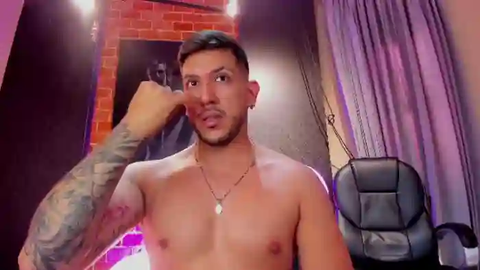 2025/10/18/flirt4free-mark-greey-19-03-16