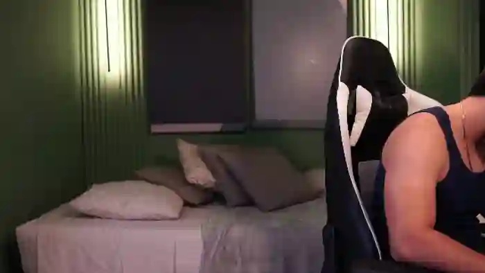 2025/10/18/flirt4free-nick-vans-16-34-20