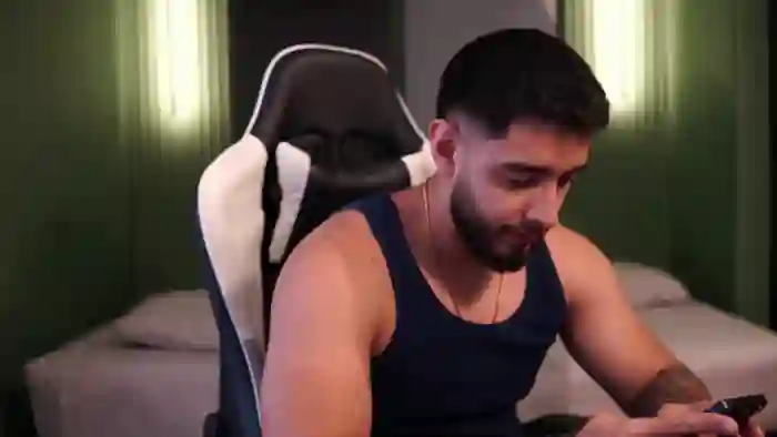 2025/10/18/flirt4free-nick-vans-17-21-39