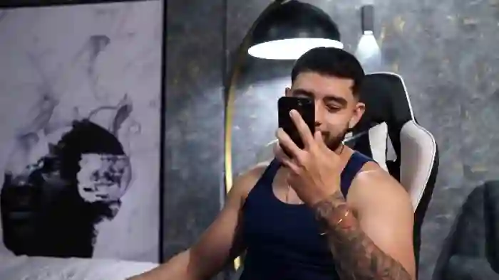2025/10/18/flirt4free-nick-vans-22-00-41