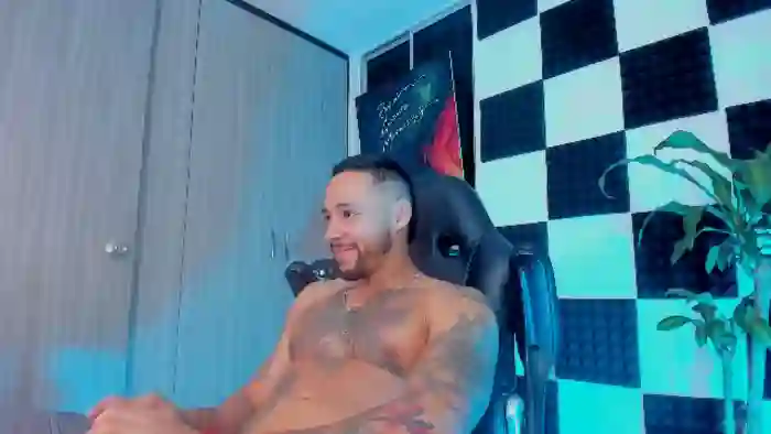 2025/10/18/flirt4free-nikola-hank-09-05-48