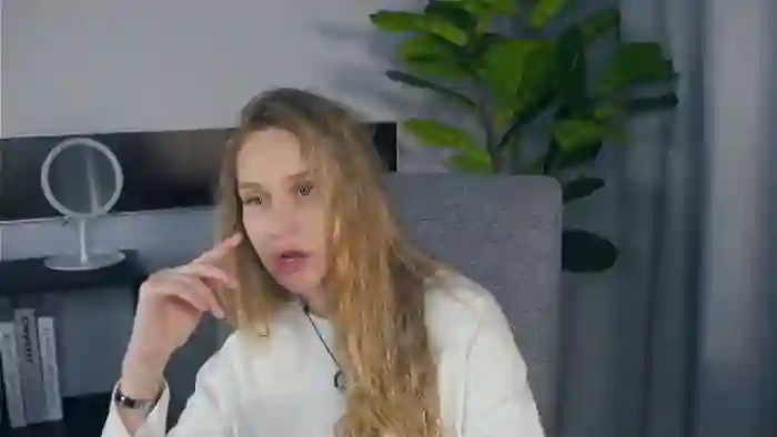 2025/10/19/flirt4free-valarie-mcginister-19-15-40