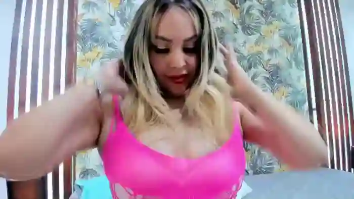 2025/10/19/flirt4free-valerie-lux-00-10-57
