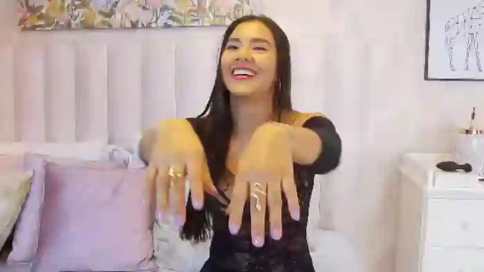 2025/10/20/flirt4free-maggy-luna-00-49-10