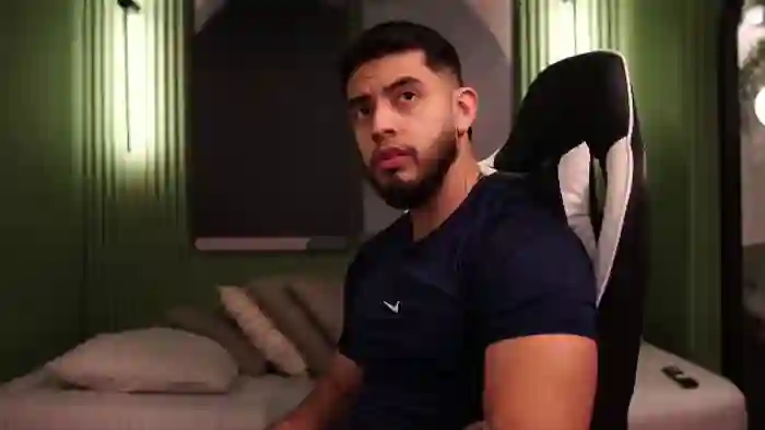 2025/10/20/flirt4free-nick-vans-00-00-19