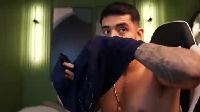 2025/10/20/flirt4free-nick-vans-01-19-00
