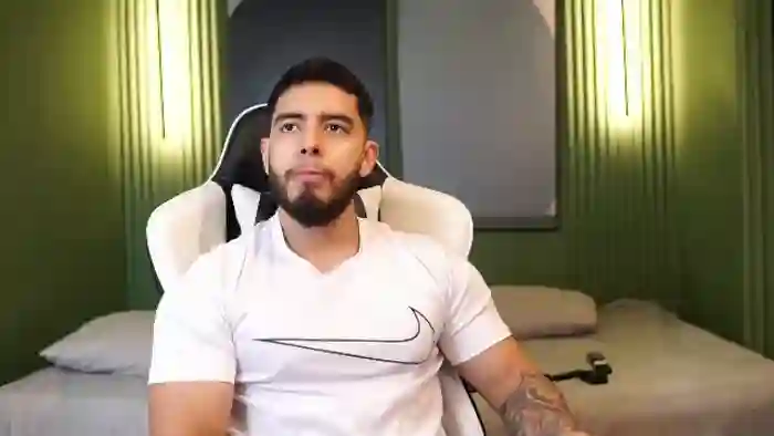 2025/10/21/flirt4free-nick-vans-13-21-54