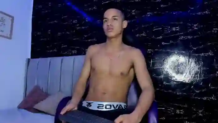 2025/10/22/flirt4free-lysander-smith-06-07-03