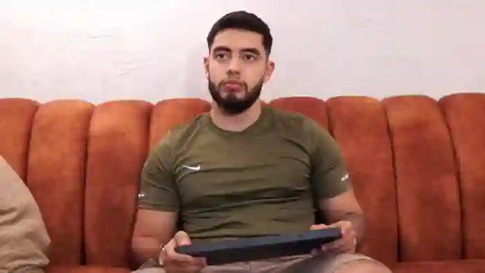 2025/10/22/flirt4free-nick-vans-22-10-46