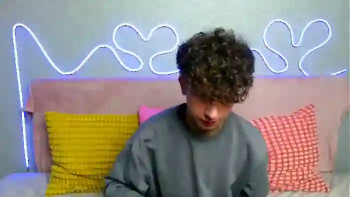 2025/10/24/flirt4free-valentin-martel-11-17-05