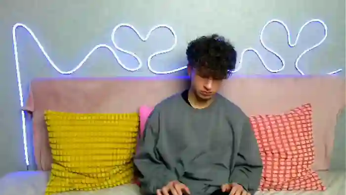 2025/10/24/flirt4free-valentin-martel-12-18-14