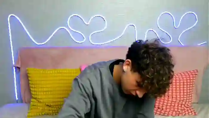 2025/10/24/flirt4free-valentin-martel-13-58-47