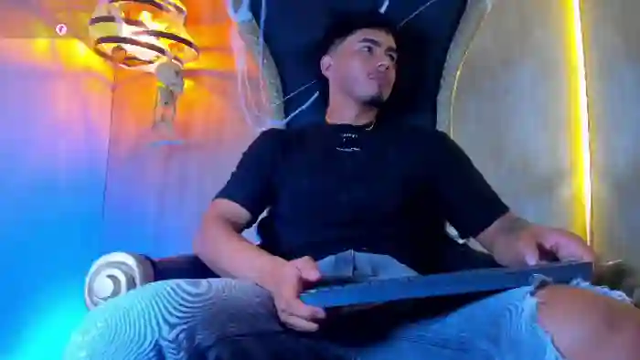 2025/10/25/flirt4free-thaddeus-king-04-52-19