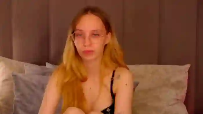 2025/10/27/flirt4free-lina-lewitt-17-27-04