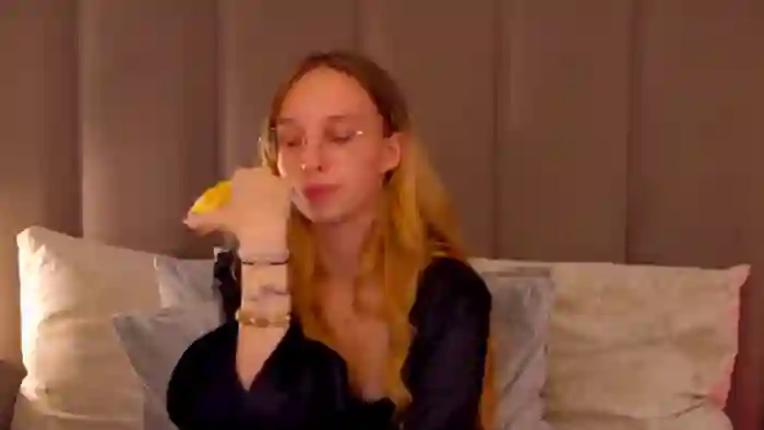 2025/10/27/flirt4free-lina-lewitt-20-33-07