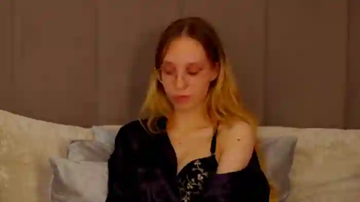 2025/10/28/flirt4free-lina-lewitt-02-02-33