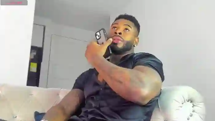 2025/12/12/flirt4free-makonnen-23-04-30