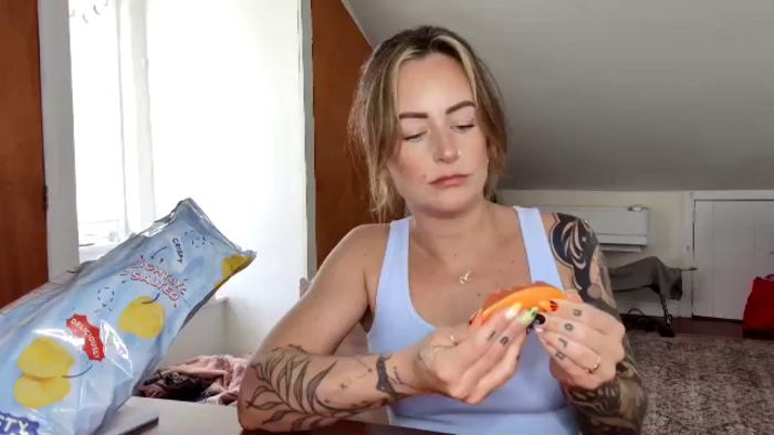 Lena_bee